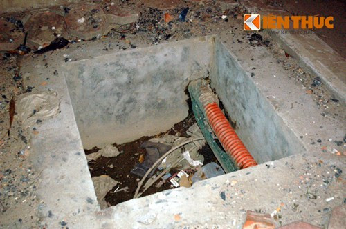 Miệng hố ở ngã tư đường Dương Đình Nghệ - Phạm Hùng, Hà Nội không có tấm che đậy từ lâu.