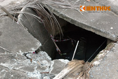 Miệng hố rất sâu ở đường Nguyễn Cơ Thạch, phường Mỹ Đình I, quận Nam Từ Liêm, Hà Nội..., nằm gần các trường tiểu học và THCS trên địa bàn.