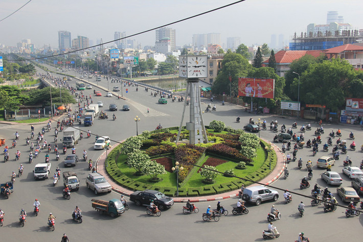 Hiện UBND TP HCM đã giao Sở VH-TT-và DL lấy ý kiến người dân trên đoạn đường xa lộ Hà Nội (từ cầu Sài Gòn đến cầu Rạch Chiếc, quận 2) và Điện Biên Phủ (từ điểm giao với đường Đinh Tiên Hoàng đến đầu cầu Sài Gòn, thuộc quận 1 và Bình Thạnh) dự kiến đặt tên thành đường Võ Nguyên Giáp để trình HĐND TP HCM thông qua.