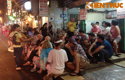 ...nhưng không ít ý kiến cho rằng, đây là thực trạng buồn, gây phản cảm, nhếch nhác cho du lịch TP HCM nói riêng và ngành công nghiệp không khói Việt Nam nói chung...