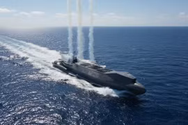 Trung Quốc âm thầm chế tạo tàu tên lửa bán ngầm?