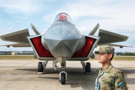 Chiến đấu cơ J-20 lần đầu công khai trưng bày, 300 chiếc xuất xưởng