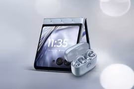 Motorola ra mắt Razr Swarovski và tai nghe Buds Loop lấp lánh cực đẹp