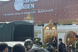 Cảnh sát phong tỏa quán massage - karaoke lớn nhất nhì Quảng Ngãi