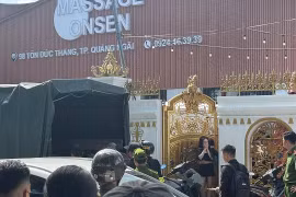 Cảnh sát phong tỏa quán massage - karaoke lớn nhất nhì Quảng Ngãi