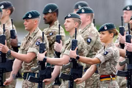 Anh triển khai "học kỳ quân đội" có trả lương để thu hút giới trẻ