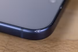 iPhone 17 Pro trầy xước, móp méo vì vỏ nhôm khiến người dùng khóc thét