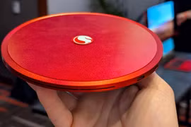 Độc đáo chiếc mini PC mỏng tang với hình thù hệt một chiếc đĩa bay