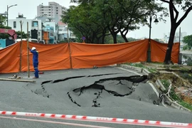 TP HCM phong tỏa khẩn cấp hiện trường vụ sạt lở ven kênh Tàu Hủ