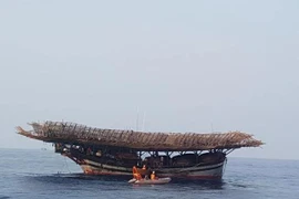 Hai tàu cá hỏng máy, 70 ngư dân Quảng Ngãi trôi giữa biển 