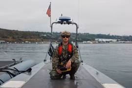 Hải quân Mỹ lấy ý tưởng "tàu ngầm ma túy" vào hậu cần 