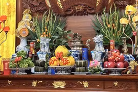 Dưới chân bàn thờ cấm kỵ đặt 5 thứ này kẻo gia đình lục đục