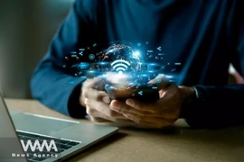 Sinh viên Iran được cấp bằng sáng chế mạng Internet khinh khí cầu