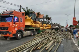 Xe tải chở tre tông đuôi xe đầu kéo trên quốc lộ, một người tử vong