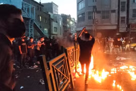 Mỹ thừa nhận bí mật chuyển vũ khí cho người biểu tình Iran