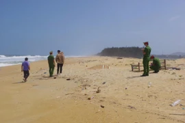 Phát hiện hai thi thể trôi dạt vào bờ biển Quảng Ngãi