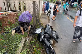 Đi xe máy chở 3, nam sinh ở Quảng Ngãi tử nạn thương tâm