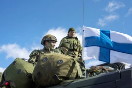 View - Triều Tiên duyệt binh quy mô lớn, ra mắt tên lửa đạn đạo liên lục địa tối tân | Báo Tri thức và Cuộc sống - TIN TỨC PHỔ BIẾN KIẾN THỨC 24H