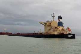 Khẩn trương ứng phó nguy cơ tràn dầu tại Dung Quất