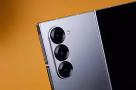 Galaxy Z Fold 7 đọ dáng, mỏng hơn Fold 6, nhẹ hơn S25 Ultra