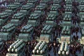 Triều Tiên công bố pháo phản lực phóng loạt có thể mang đầu đạn hạt nhân