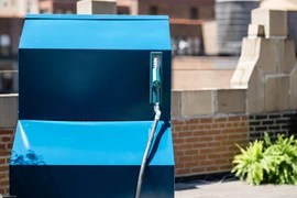 Kinh ngạc cỗ máy "thần kỳ" tạo ra xăng từ... không khí