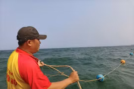 Quảng Ngãi khoanh vùng an toàn tắm biển trước mùa du lịch