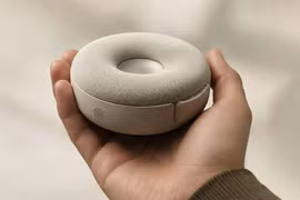 ChatGPT bước ra đời thực trong hình chiếc loa "bánh donut"
