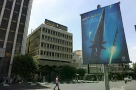 Iran tung đòn đánh bất ngờ vào căn cứ Mỹ, lộ diện vũ khí tầm bắn 4000km