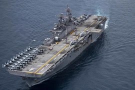 Tàu đổ bộ chở hàng ngàn quân Mỹ đang tiến về Trung Đông