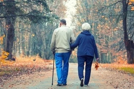 3 việc con cháu không nên làm với ông bà tuổi già