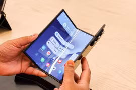 Samsung bất ngờ hồi sinh smartphone gập 3 Galaxy Z TriFold