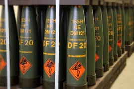 Mỹ loay hoay cải tiến vật liệu nổ, tăng tầm đạn pháo