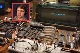 Tay chơi DIY bá đạo với màn tự làm CPU bằng chip nhớ cũ