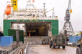 Quân đội Anh huy động 9 công ty vận tải biển bù đắp thiếu hụt hậu cần