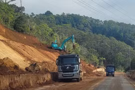 Quảng Ngãi khẩn trương khắc phục sạt lở trên Quốc lộ 24