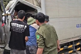 Tài xế mắc kẹt trong cabin sau vụ tai nạn trên đèo Lò Xo 