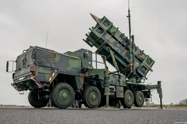 Nhận tiền từ Đức, Mỹ chuyển Patriot từ Thụy Sĩ sang Ukraine 