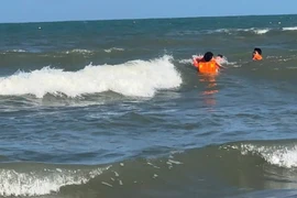 3 người trong cùng gia đình đuối nước tại biển Mỹ Khê