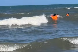 3 người trong cùng gia đình đuối nước tại biển Mỹ Khê