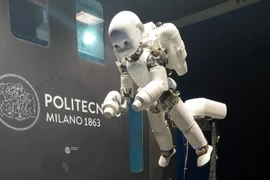  Robot "tiến hóa" có thể bay mà không cần con người