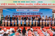 Honda Việt Nam tặng mũ bảo hiểm cho học sinh lớp 1 năm học 2025 – 2026