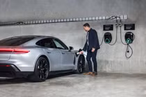 Sạc ôtô điện Porsche bị người dùng tố sạc chậm gấp đôi quảng cáo