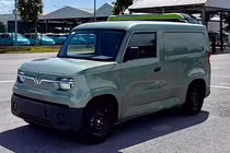 VinFast EC Van giá 285 triệu lộ diện tại nhà máy, sắp đến tay người dùng