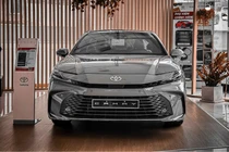 Toyota Camry bán chỉ 78 xe, vẫn là "vua" phân khúc tại Việt Nam