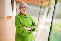 Điều ít biết về nữ tỷ phú giàu nhất thế giới hiện nay