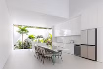 Báo Mỹ ca tụng ngôi nhà đơn giản với màu trắng tinh khôi ở TP HCM 