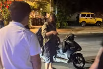 Tạm giữ người nước ngoài dùng dao tấn công làm Thiếu tá Công an rồi bỏ trốn