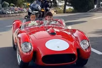 Charles Leclerc lái Ferrari 250 Testa Rossa hơn 311 tỷ đưa nàng về dinh