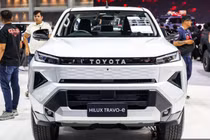 Cận cảnh Toyota Hilux chạy điện tới 1,2 tỷ đồng - chạy 240km/sạc